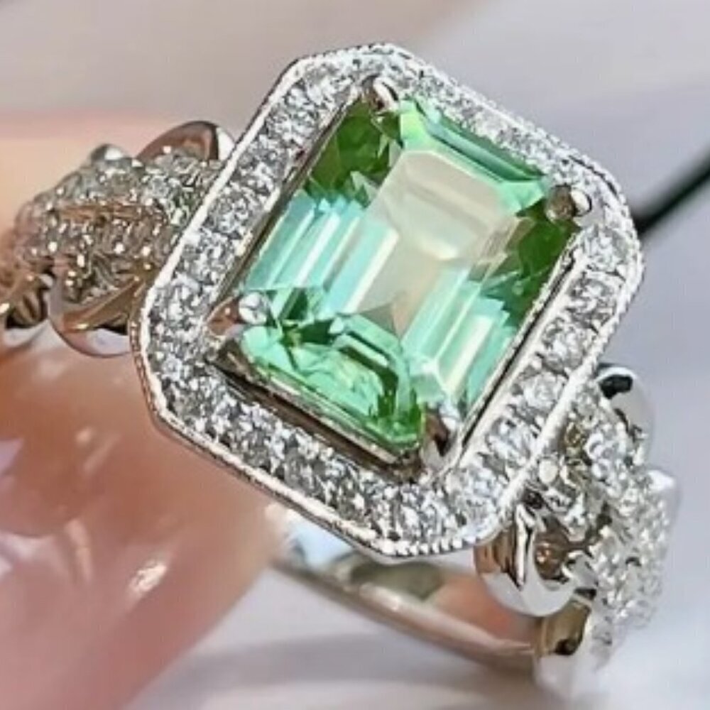 Vintage Claddagh-Inspired Green Square Cubic zirconia Ring Women size 7 - Picture 3 of 5